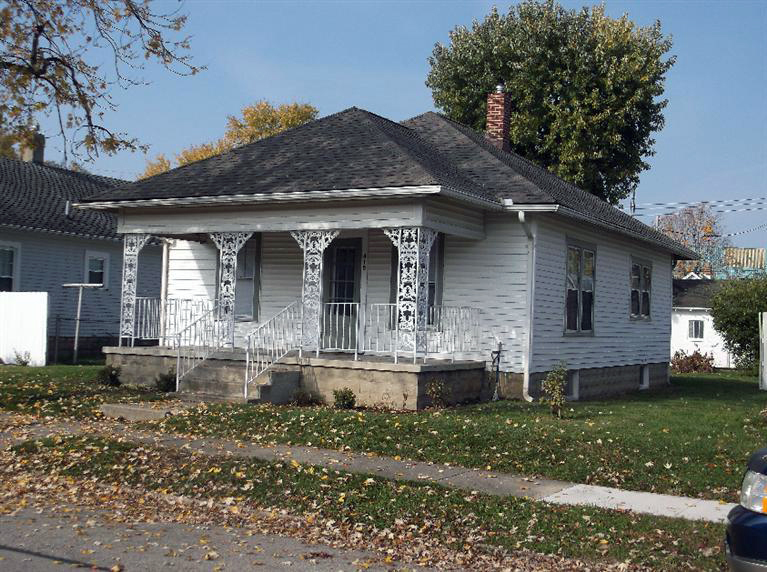 Cape Cod style, driveway, garage in rear